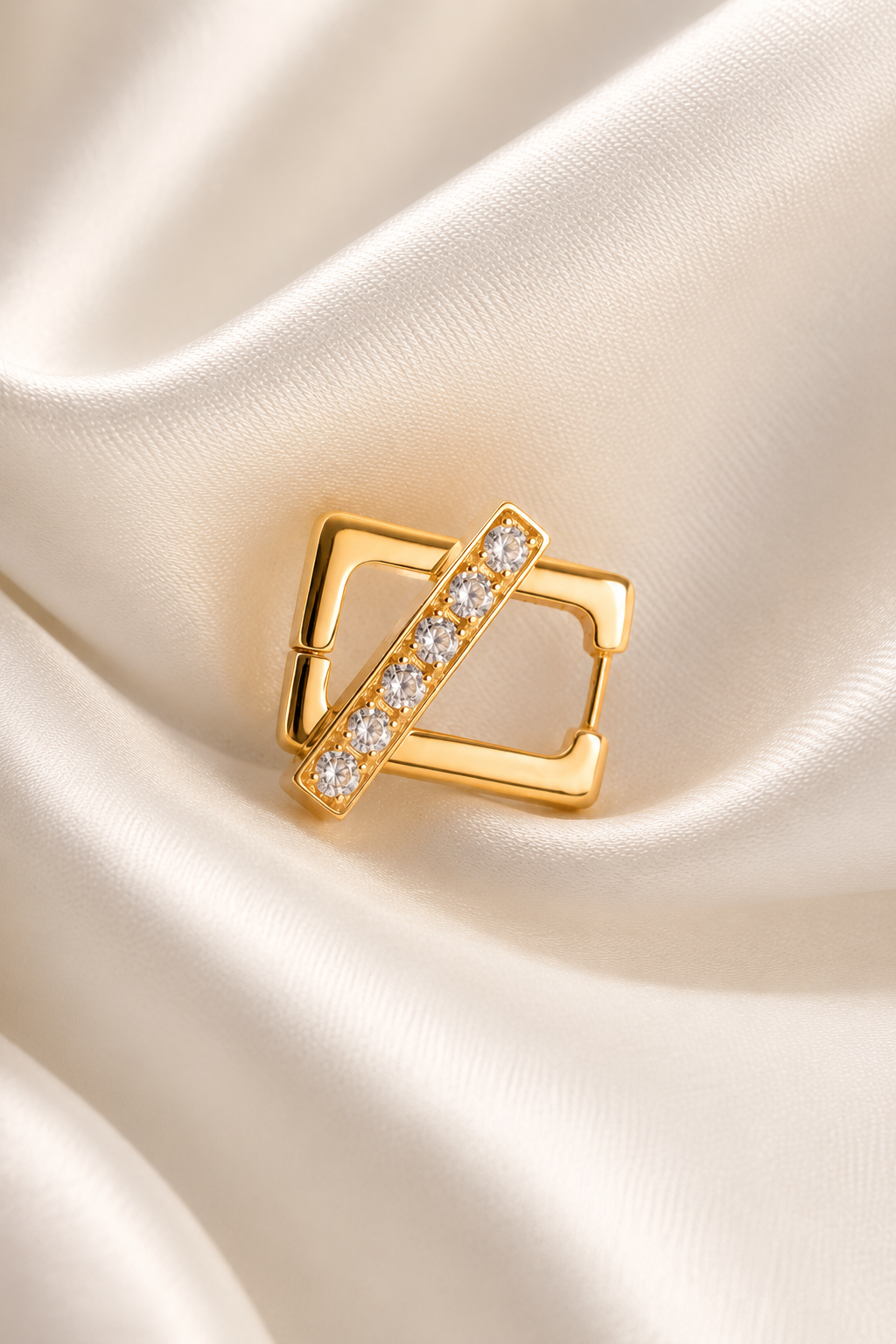 Elariss Edge Earring