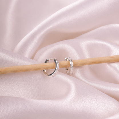 Elariss Classic Huggie Earring