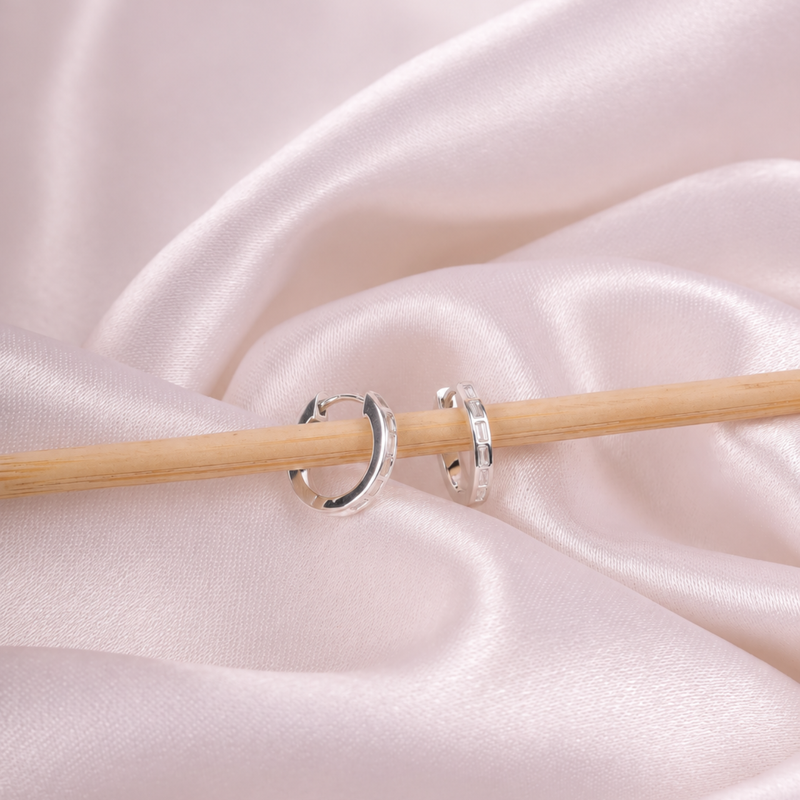 Elariss Classic Huggie Earring