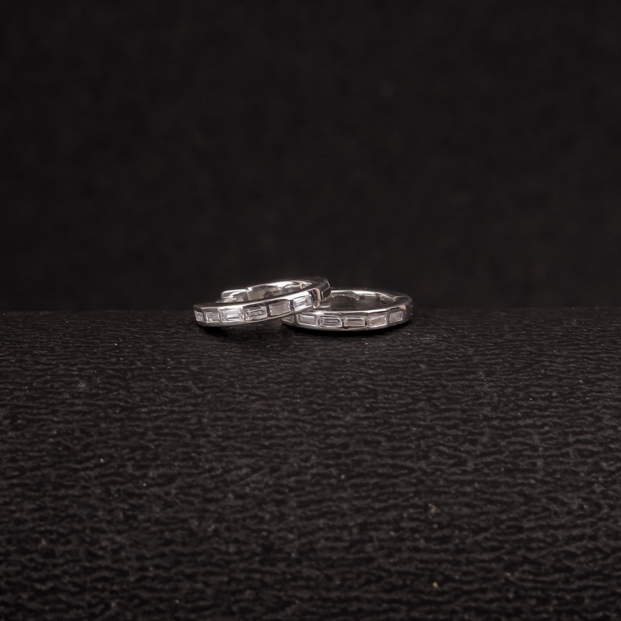 Elariss Classic Huggie Earring