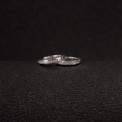 Elariss Classic Huggie Earring