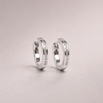 Elariss Classic Huggie Earring