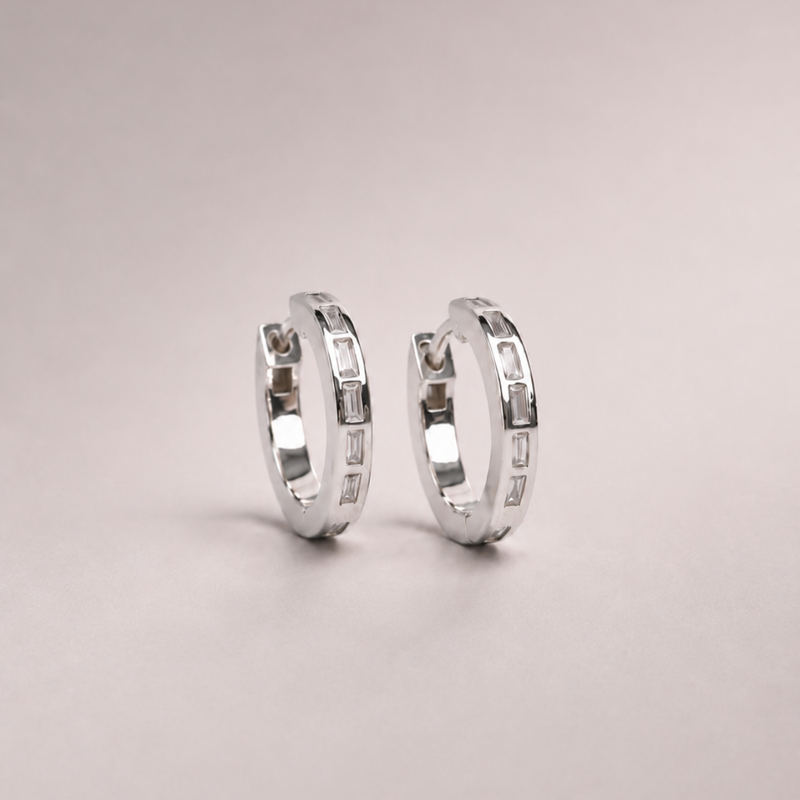 Elariss Classic Huggie Earring