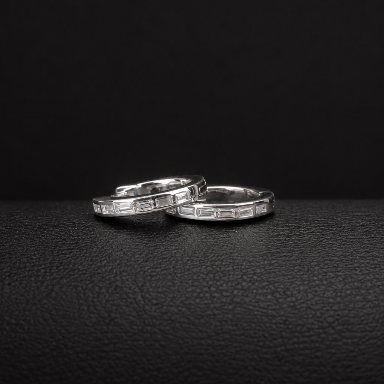 Elariss Classic Huggie Earring