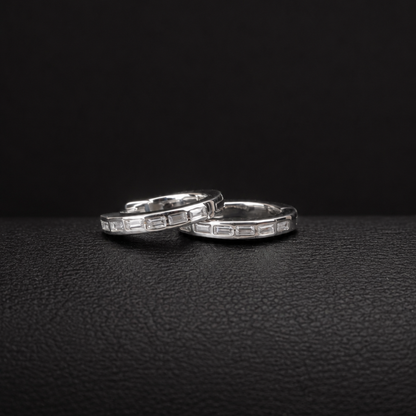 Elariss Classic Huggie Earring