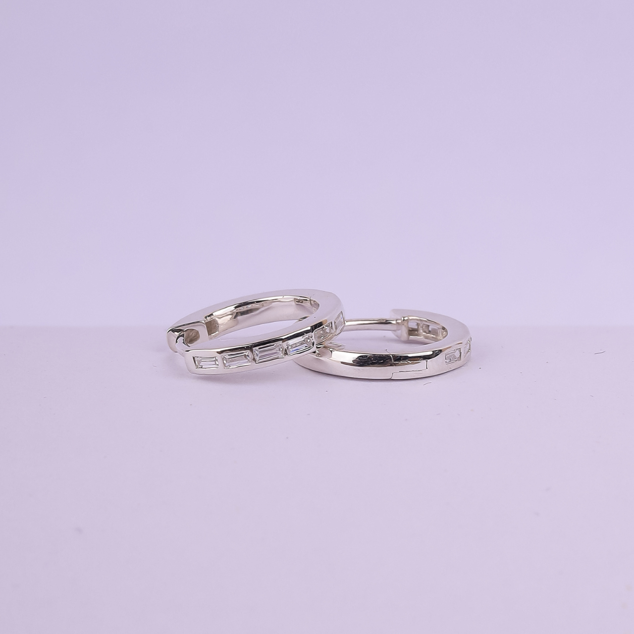 Elariss Classic Huggie Earring