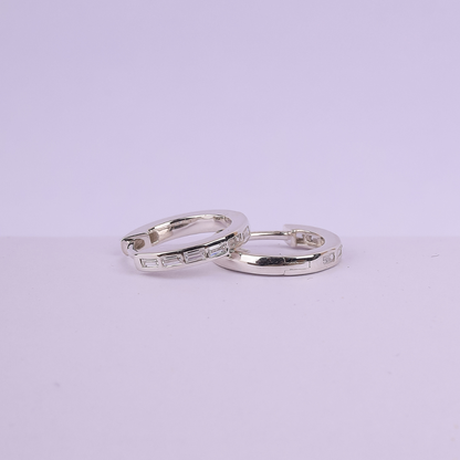 Elariss Classic Huggie Earring