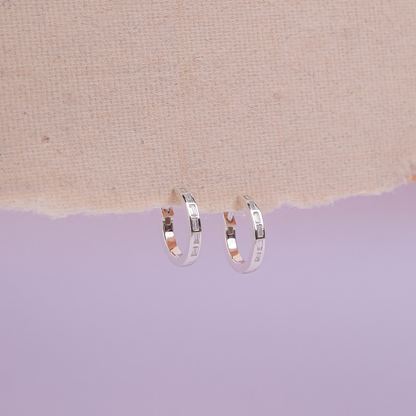 Elariss Classic Huggie Earring