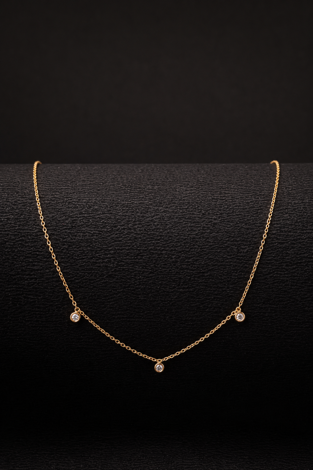 ELARISS GLINT NECKLACE